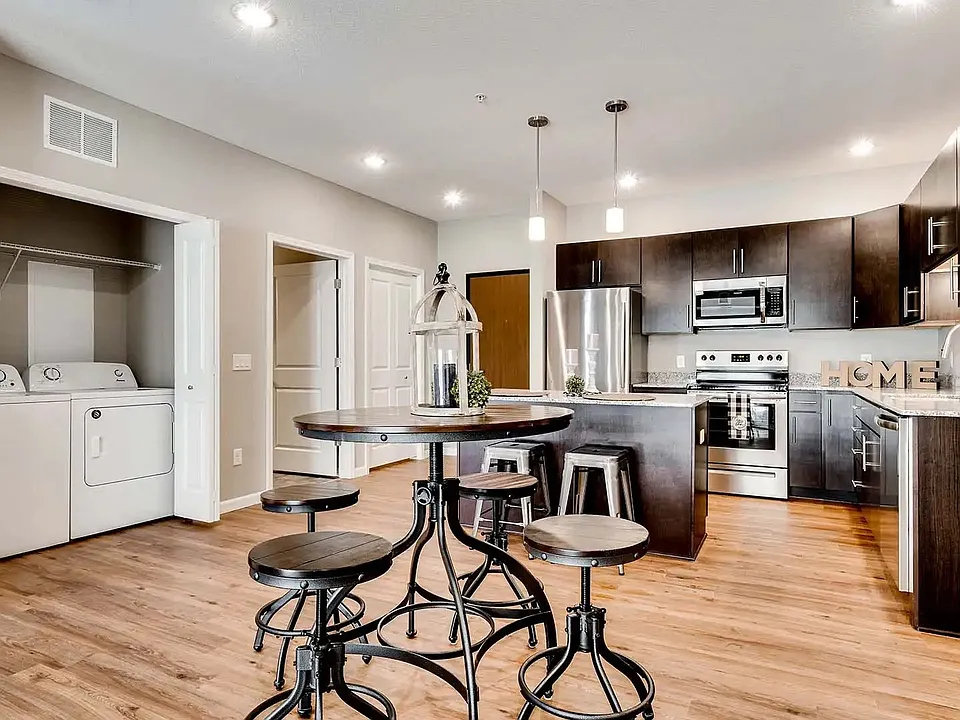 Circle Pines, MN Lexington Lofts | Layna | Dining