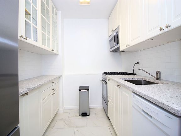 3rd image of 400 Central Park W APT 4L