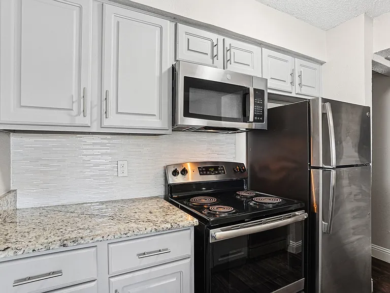Vine Apartments — Photo 15