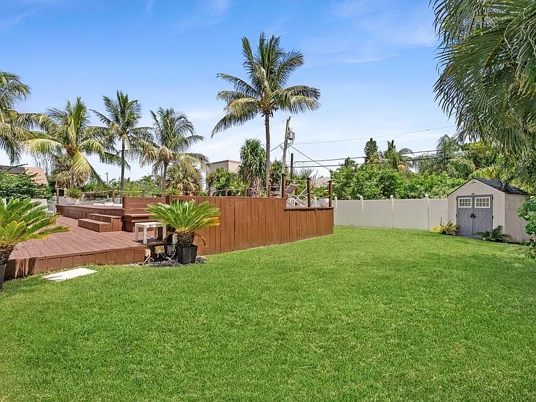 728 NE 9th Ave — Photo 33