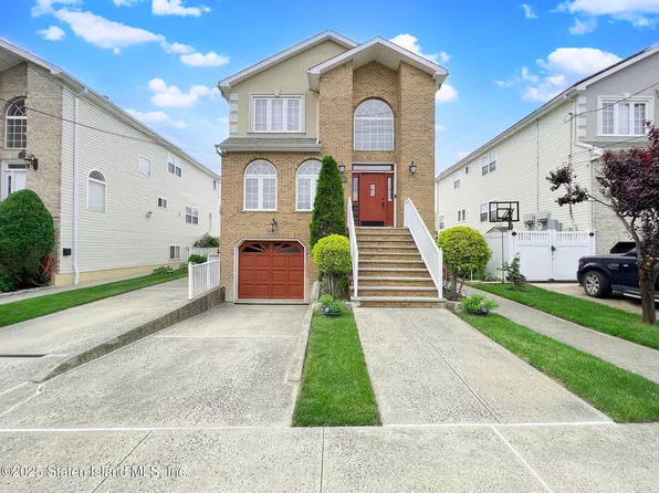 1540 Drumgoole Rd W, Staten Island, NY 10312