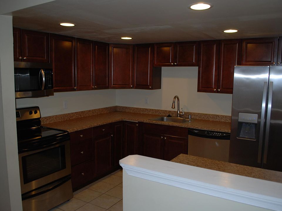 1st image of 195 Continental Dr