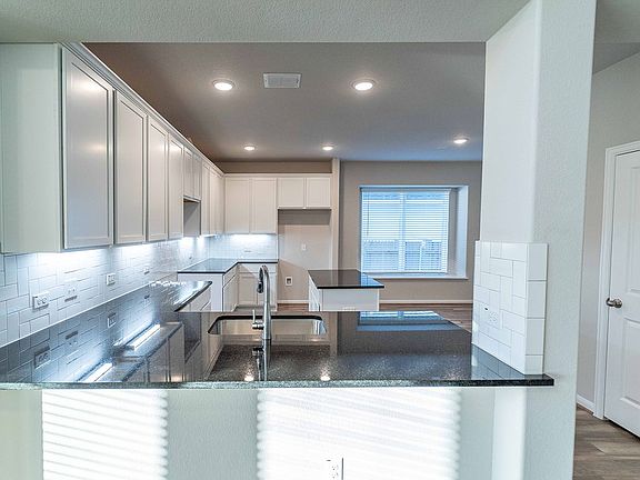 5th image of 124 Avonlea Ct