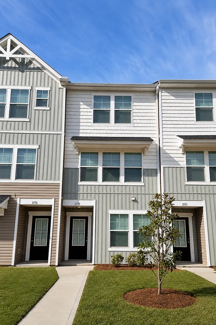 3-Bedroom, 3.5 Bath Townhome for Rent in Mooresville, NC | Attached Garage & Modern Kitchen — Photo 1