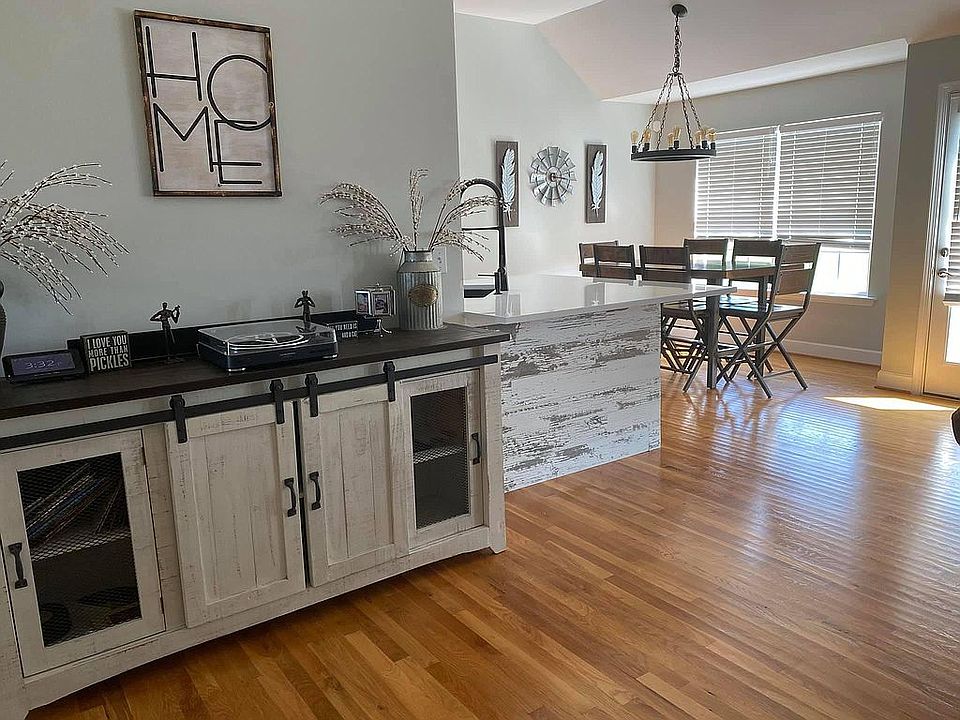 2nd image of 9027 Valley Dr