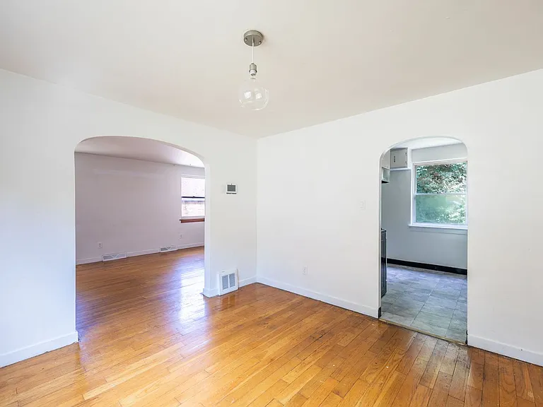 9717 Glendale Rd — Photo 6