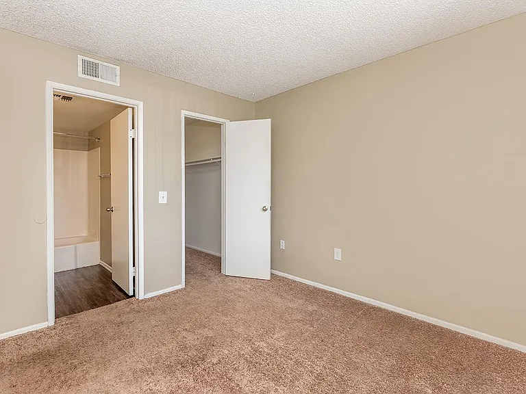 La Ventana Apartments — Photo 48
