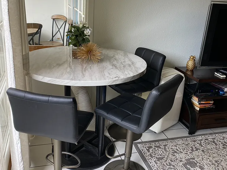 445 Kaiolu St #408 — Photo 2