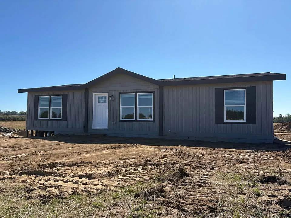 3 bed, 1280 sqft, $1,900 — Photo 1