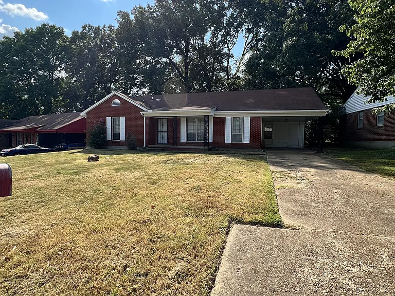 3611 Naylor Dr — Photo 1