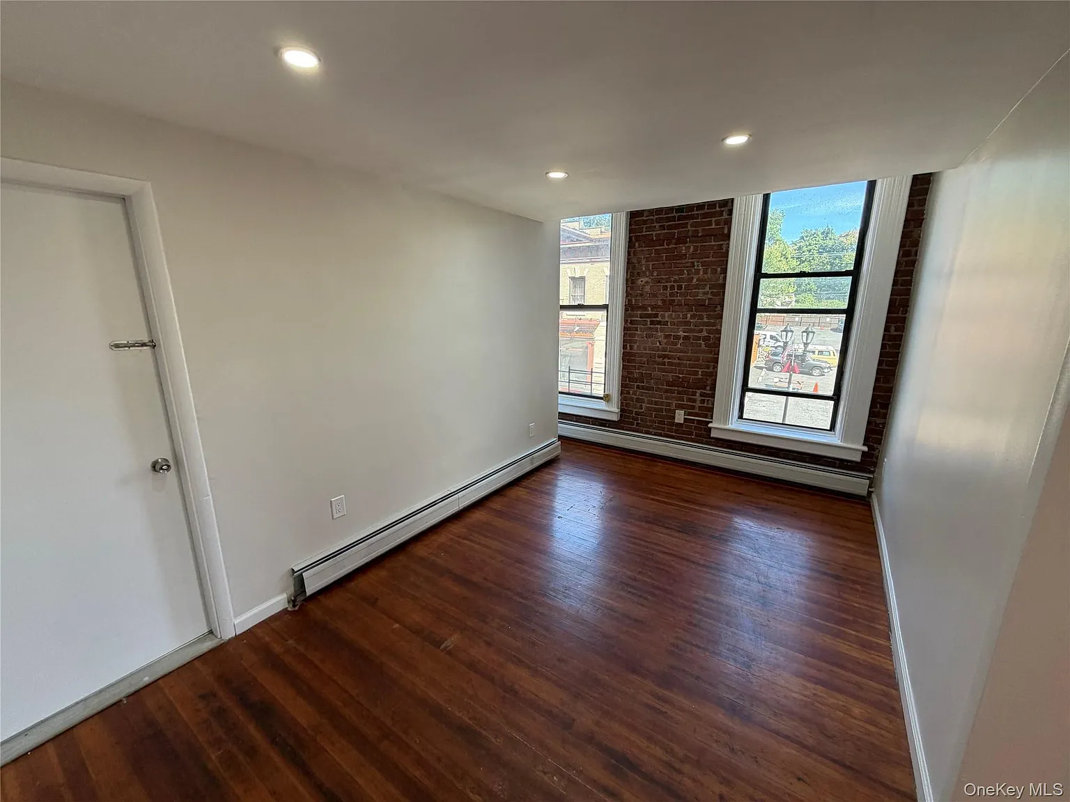 2 bed, 1.0 bath, 800 sqft, $2,250 — Photo 2
