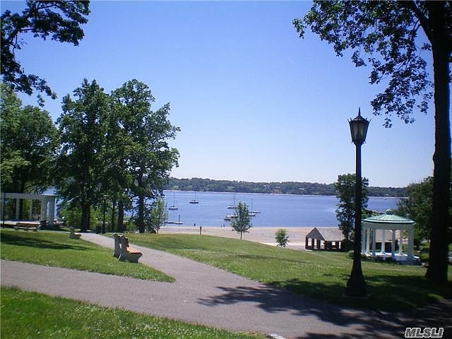 2nd image of 6 Robert Rd