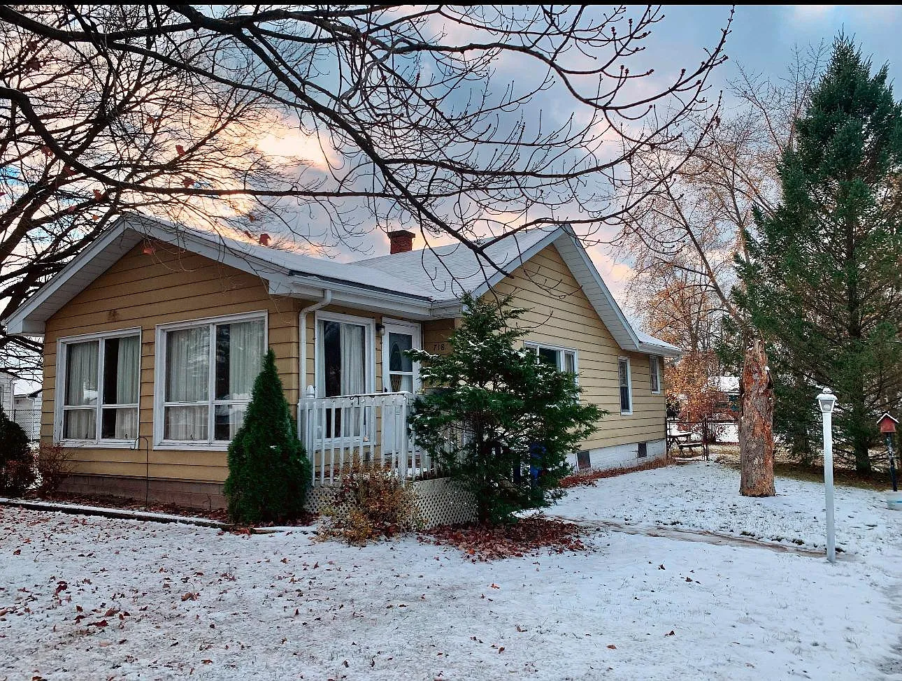 718 Emma St photo 1