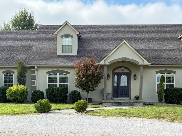 1715 W 7th St, Chanute, KS 66720