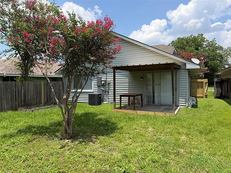23423 Tree House Ln — Photo 17