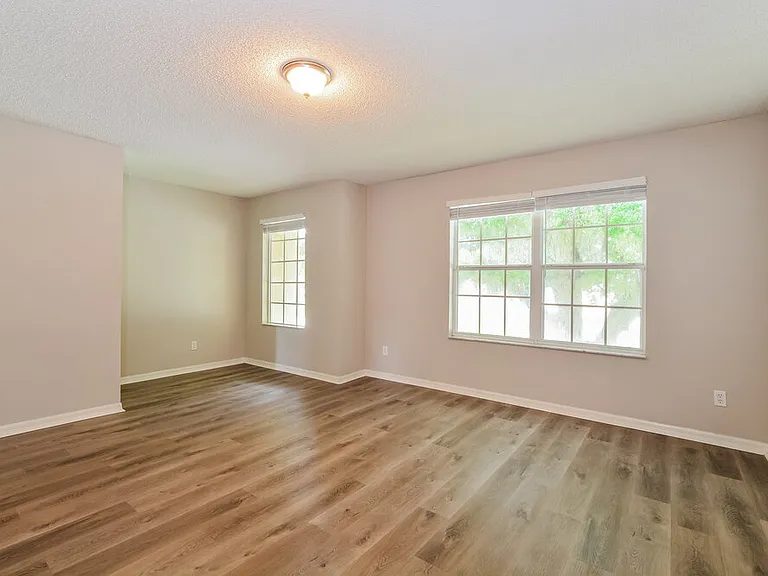 582 Southridge Rd — Photo 4