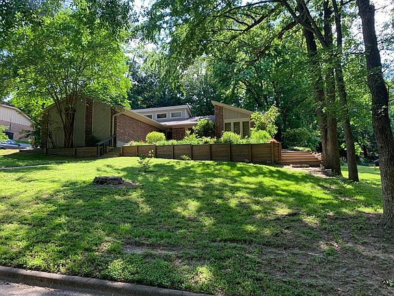 3rd image of 2611 Dogwood Dr