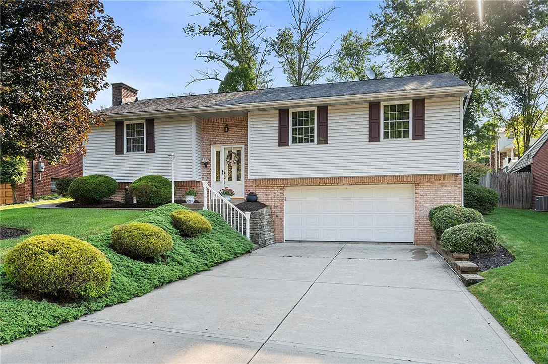 681 Carnival Dr photo 1