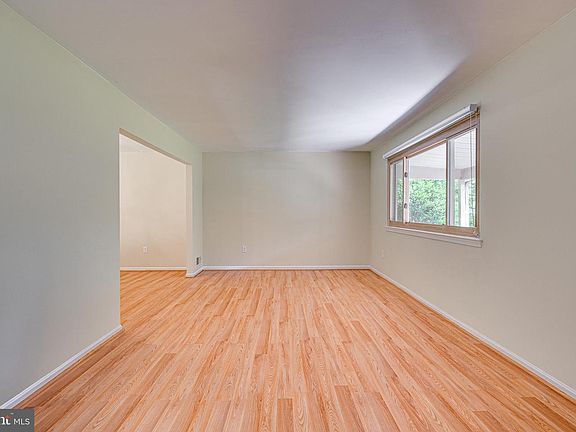 5th image of 4978 Swinton Dr