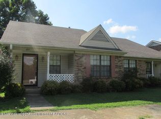 6911 Tulane Rd, Horn Lake, MS 38637