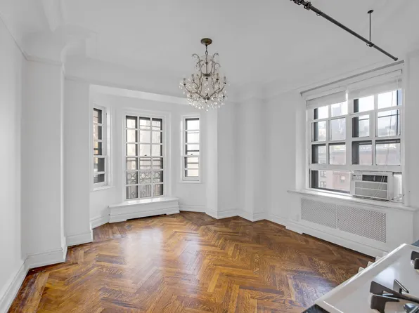 2109 Broadway 8-10 image 2 of 9