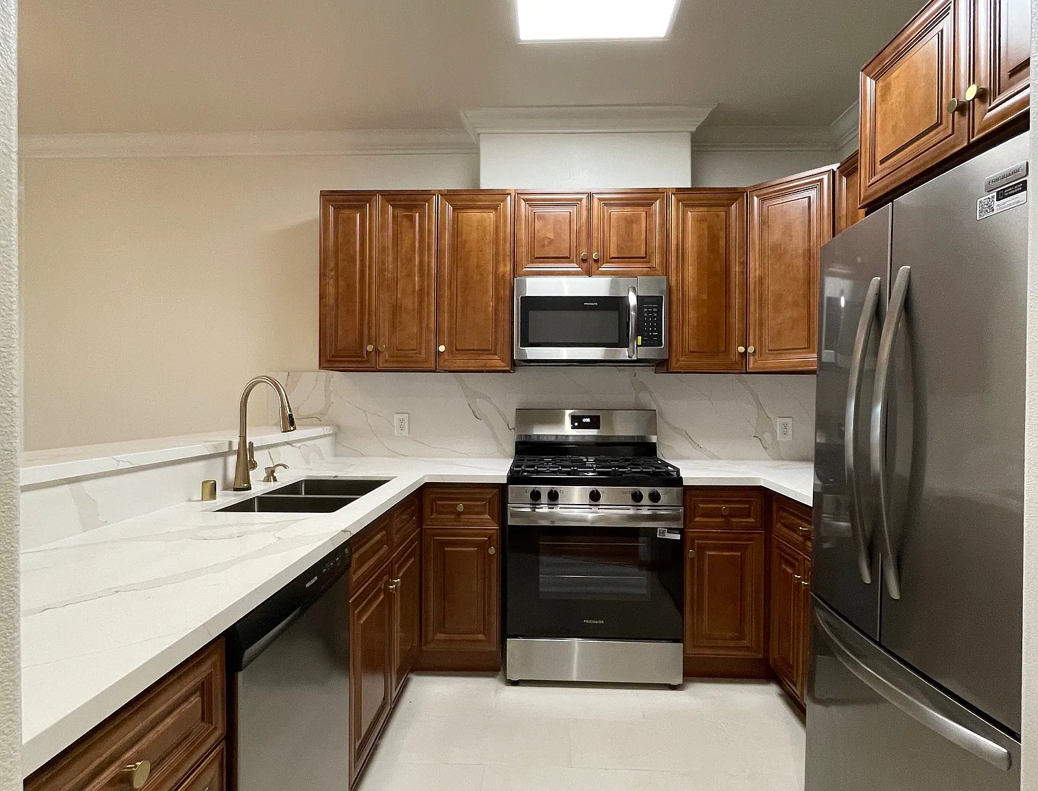 2 bed, 1050 sqft, $3,300 — Photo 4