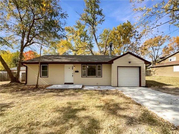 8210 Laurel Ave, Raytown, MO 64138