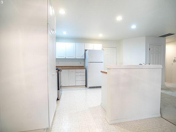 5th image of 120 NE Feather Ct