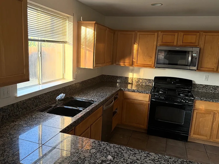 360 Madden Ct — Photo 2