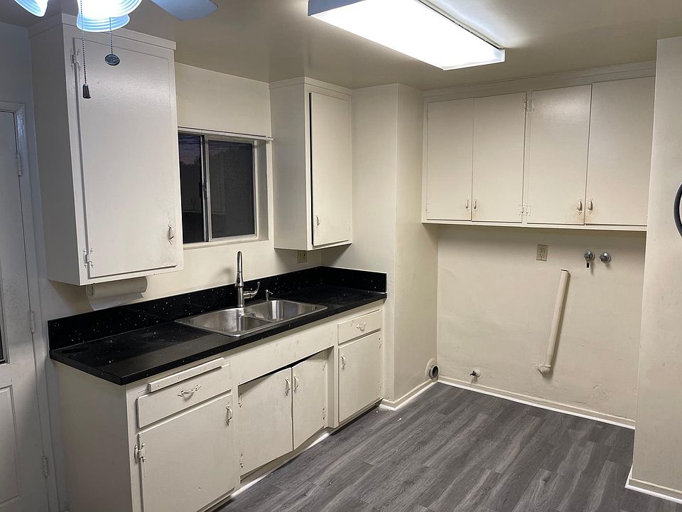 Kitchen West Side with New Quartz Countertop, New Stainless Steel Double Bowl Basin with Pul-out Faucet and Washer-Dryer Hook-ups