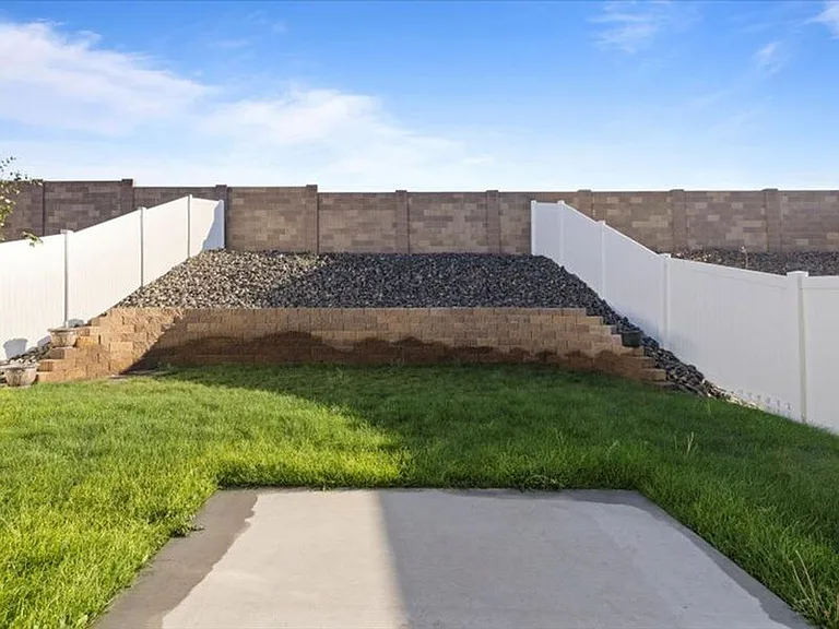 5329 Remington Dr — Photo 17