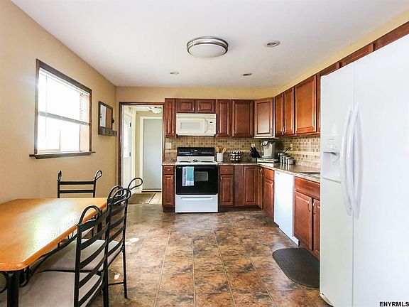 4th image of 7 Meadow Ln