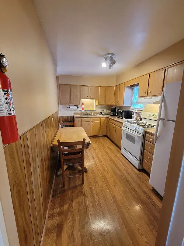 4 bed, 1447 sqft, $2,300 — Photo 3