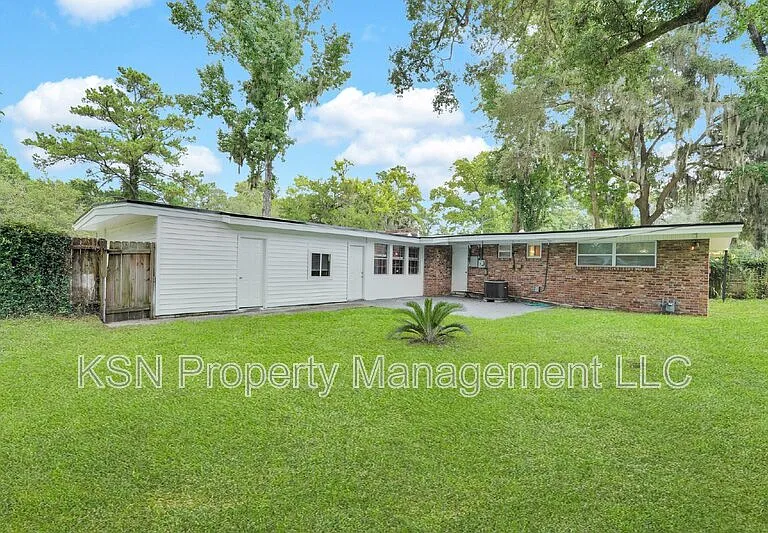117 Windsor Rd — Photo 47