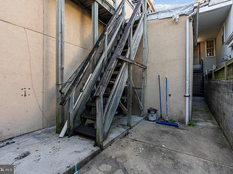 1818 E Pratt St #B — Photo 17