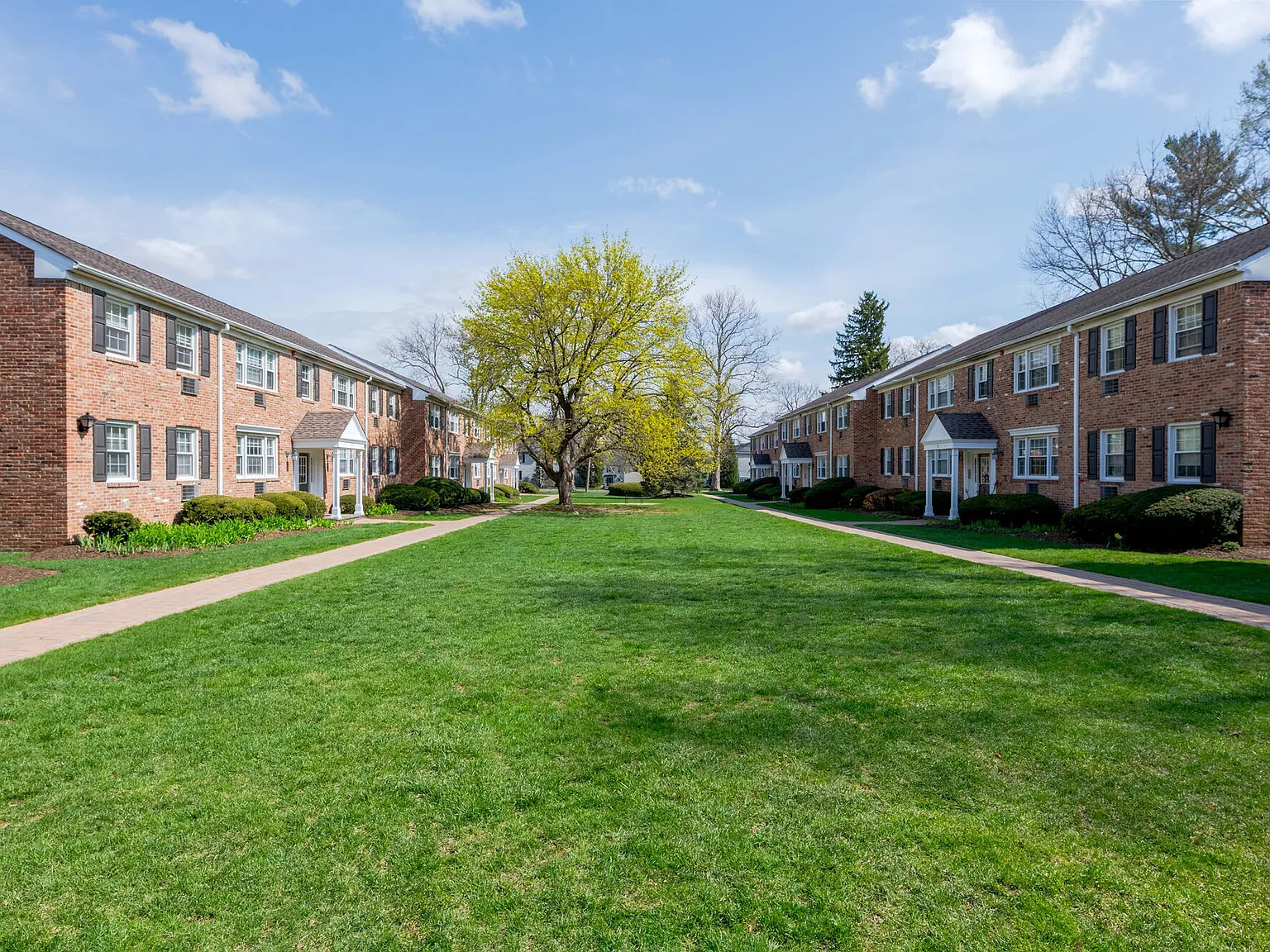 Jackson House Apartments — Photo 1