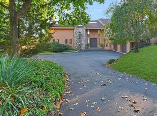 1 Target Rock Rd, Lloyd Harbor, NY 11743