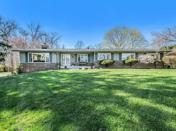 18205 Redstart Ln, South Bend, IN 46637