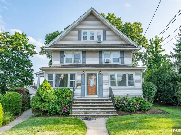 16 Lincoln Pl, Waldwick, NJ 07463