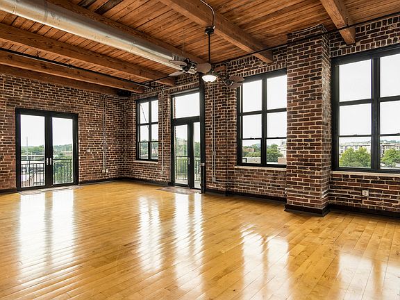 2nd image of 220 W Jackson Ave #37.00