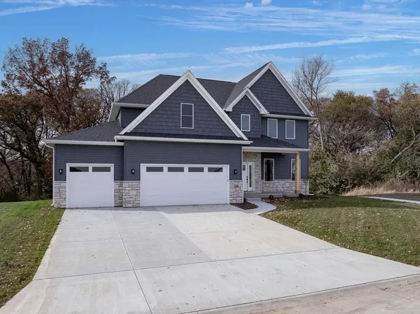 288 Mason Dr, Riverdale, IA 52722
