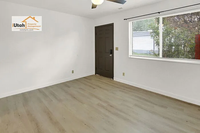 870 N Jackson Ave #7 — Photo 4