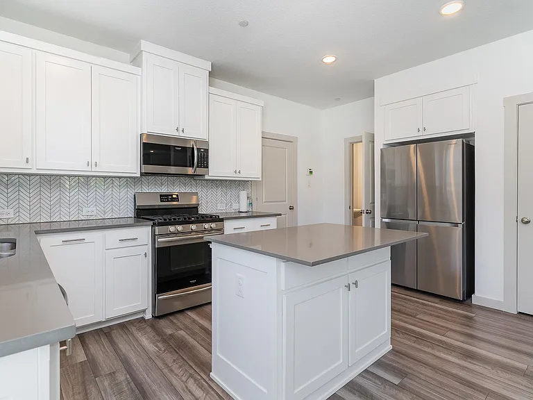 681 Claire Ln — Photo 15