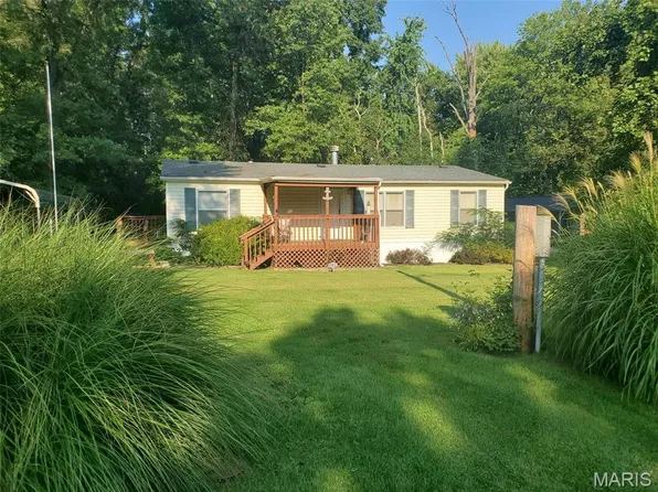 19617 Pam Ln, Carlyle, IL 62231