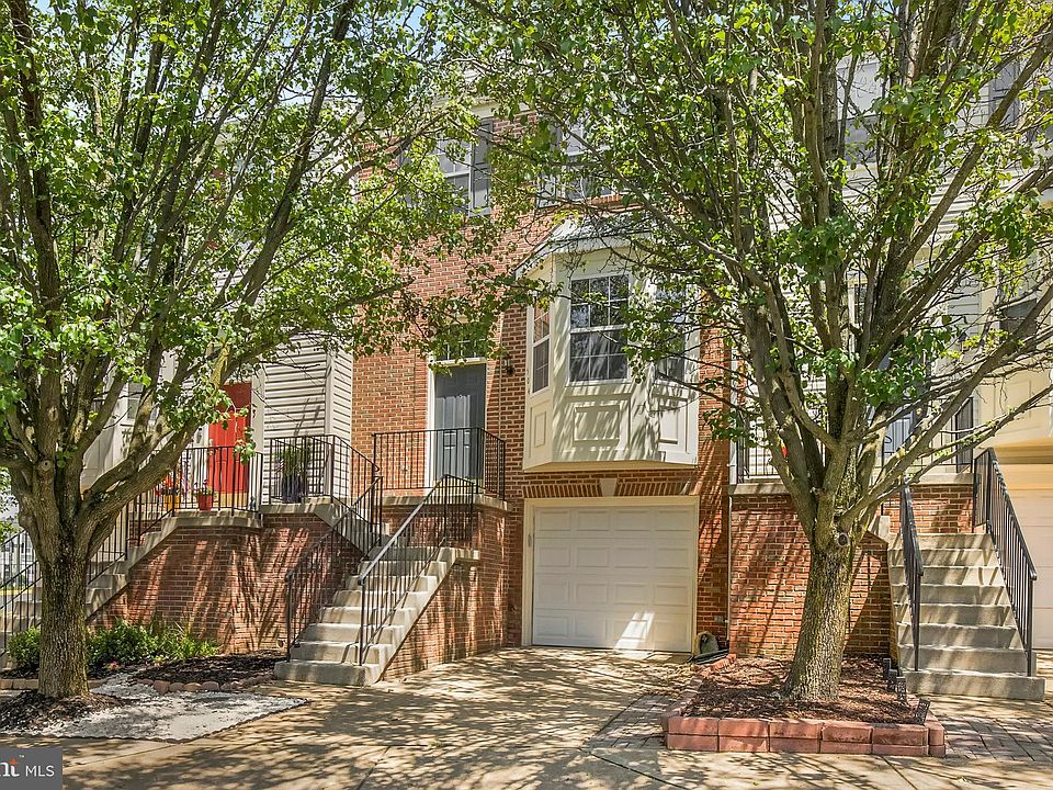 1st image of 504 Kalmia Sq NE