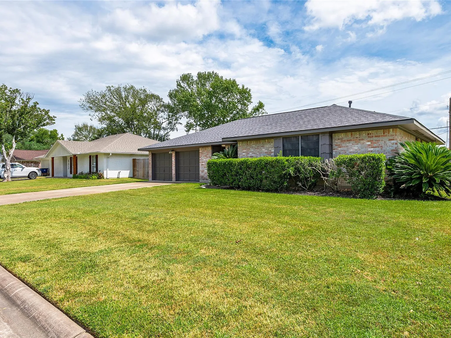 3 bed, 2.0 bath, 1601 sqft, $2,275 — Photo 3