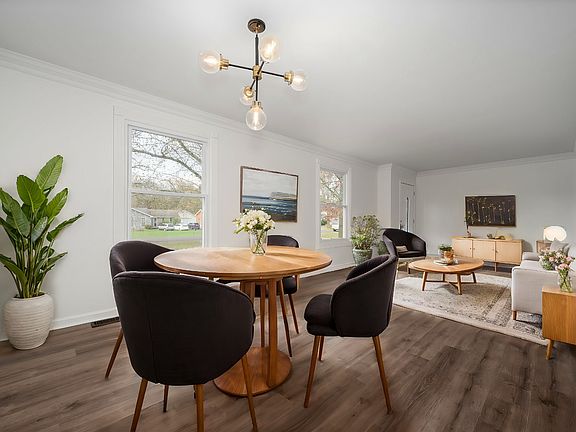 2nd image of 2022 Harbor Dr