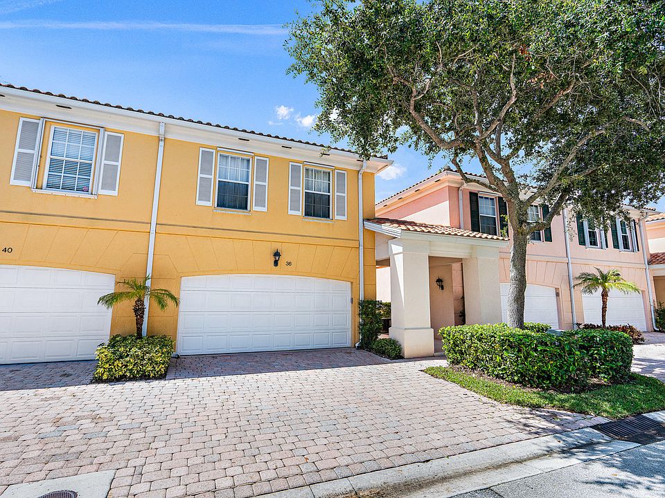 1st image of 36 Laurel Oaks Cir