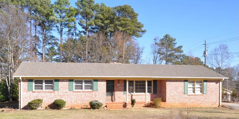 3 bedroom, 2 bath ranch