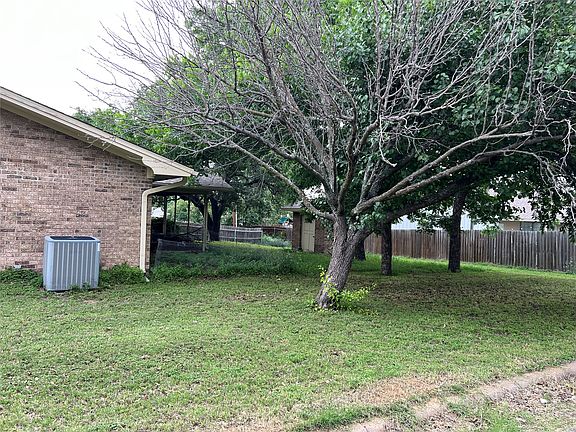 5th image of 501 Spring Meadow St